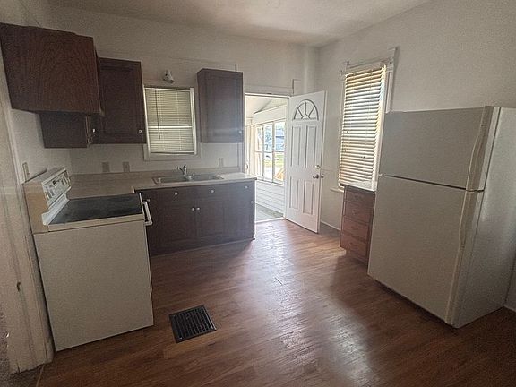 5th image of 2403 Walnut St #A