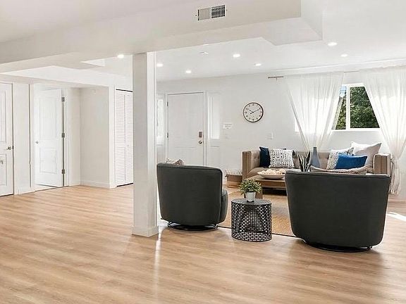 Living space with fully nature light