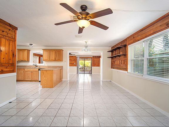5th image of 149 Lake Dr S