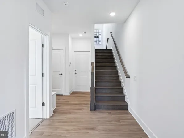 10812 Willow Ter, Fairfax, VA 22030