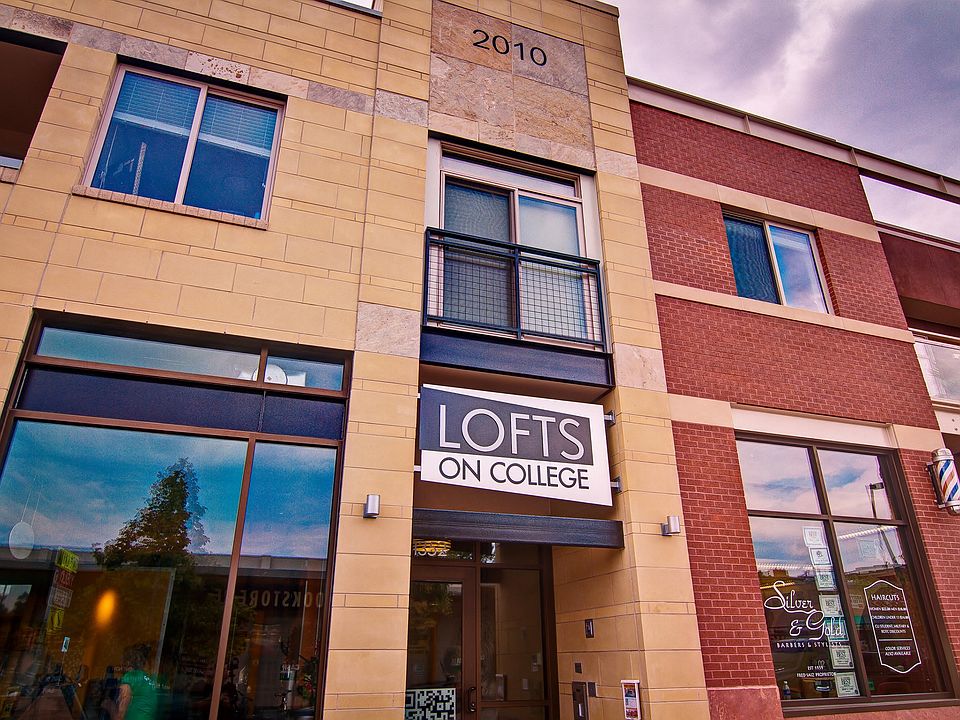 Live at the Lofts on College