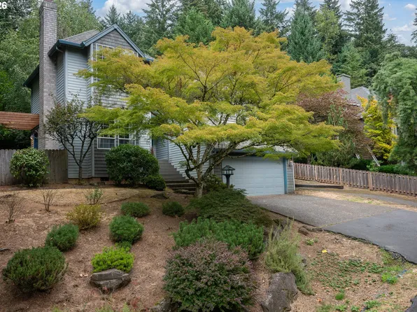 10585 SE Fairway Dr, Happy Valley, OR 97086