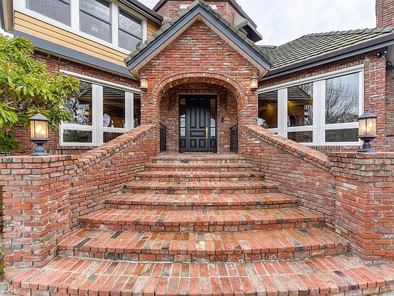 4th image of 1781 Lakehills Dr