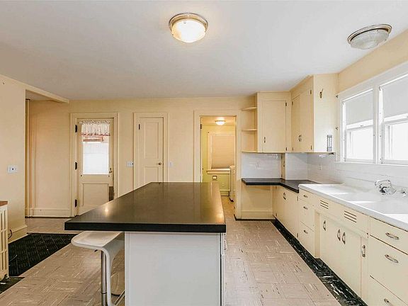 5th image of 275 Newton Ave