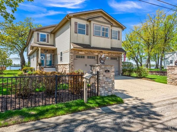42 S Pistakee Lake Rd, Fox Lake, IL 60020