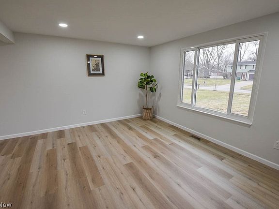 3rd image of 10263 Belmeadow Dr