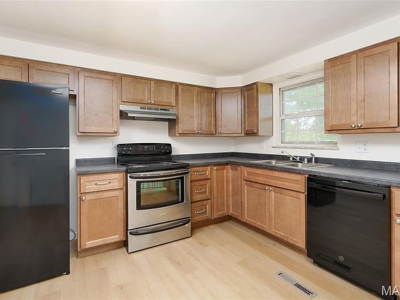 5th image of 210 Anderson Ln