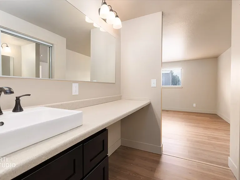 347 E State Rd — Photo 4