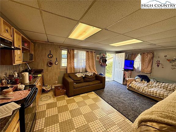 5th image of 210 Howards Creek Road