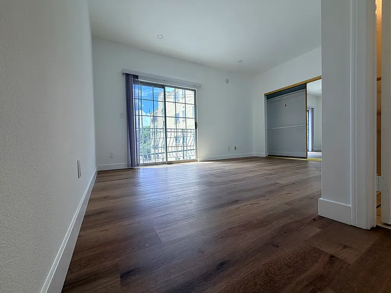 923 S Shenandoah St #4 — Photo 8