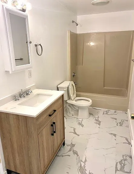504 N Main St — Photo 2