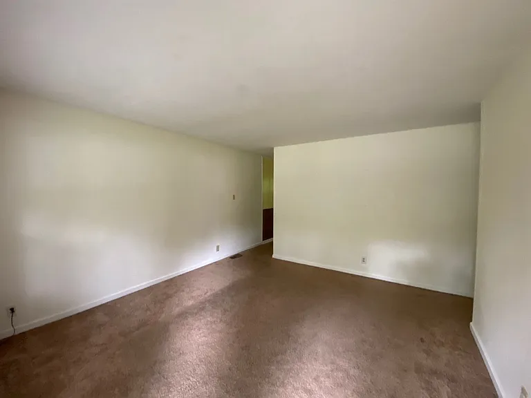 1307 Gentry Ter — Photo 3