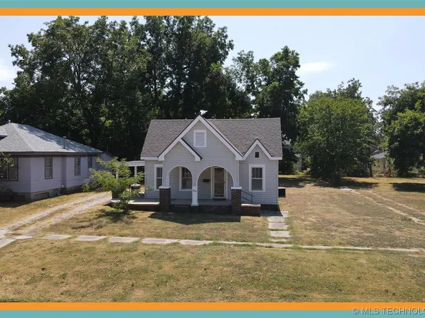 809 E 8th St, Ada, OK 74820