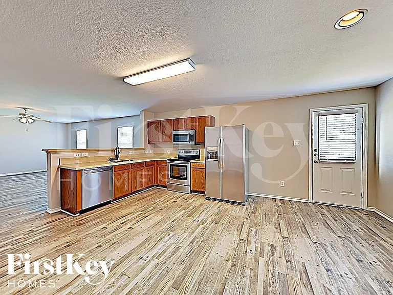 2801 Spencer Cir — Photo 5