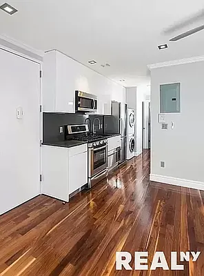 Rented by REAL New York | media 3