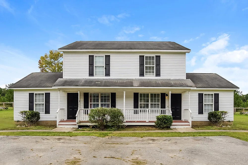 3 bed, 2.0 bath, 1164 sqft, $1,940 — Photo 1