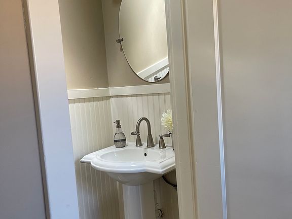2nd image of 309 Broadway St