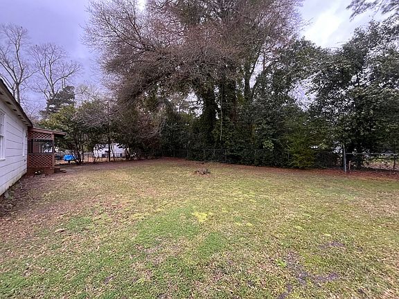 Spacious Backyard for Entertaining