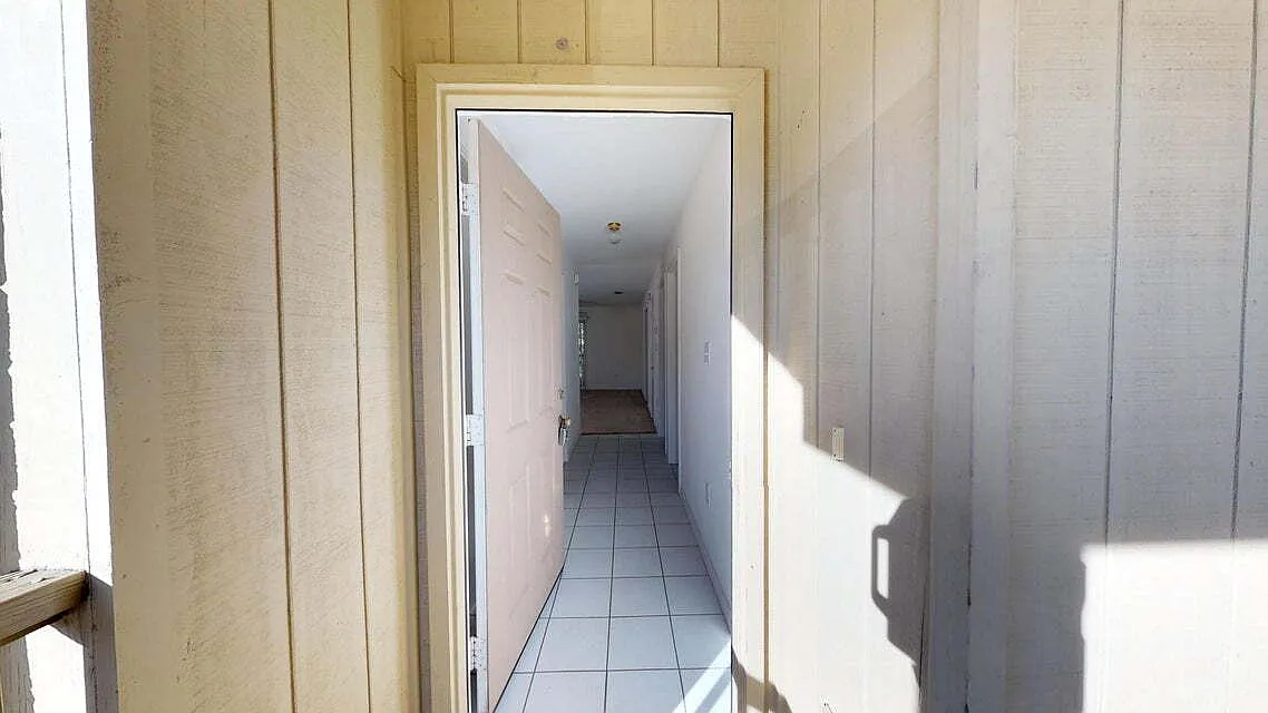 2 bed, 2.0 bath, 960 sqft, $1,350 — Photo 3