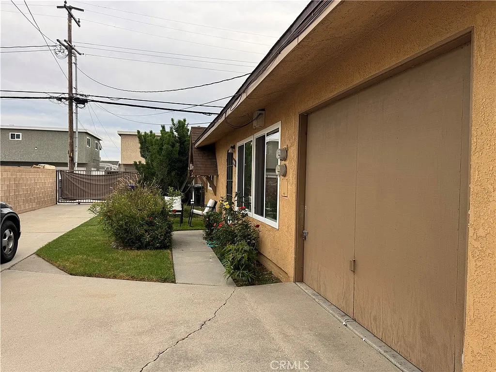 2 bed, 1.0 bath, 900 sqft, $2,950 — Photo 4