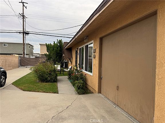 4th image of 4296 Howard Ave