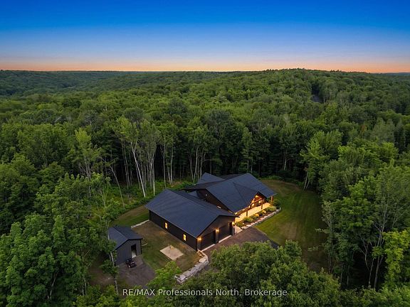 5th image of 1541 Bobcaygeon Rd