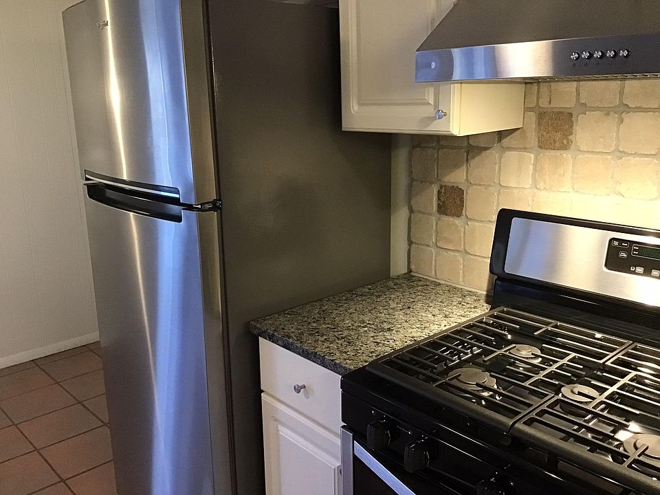 Gas range/ ice maker in fridge