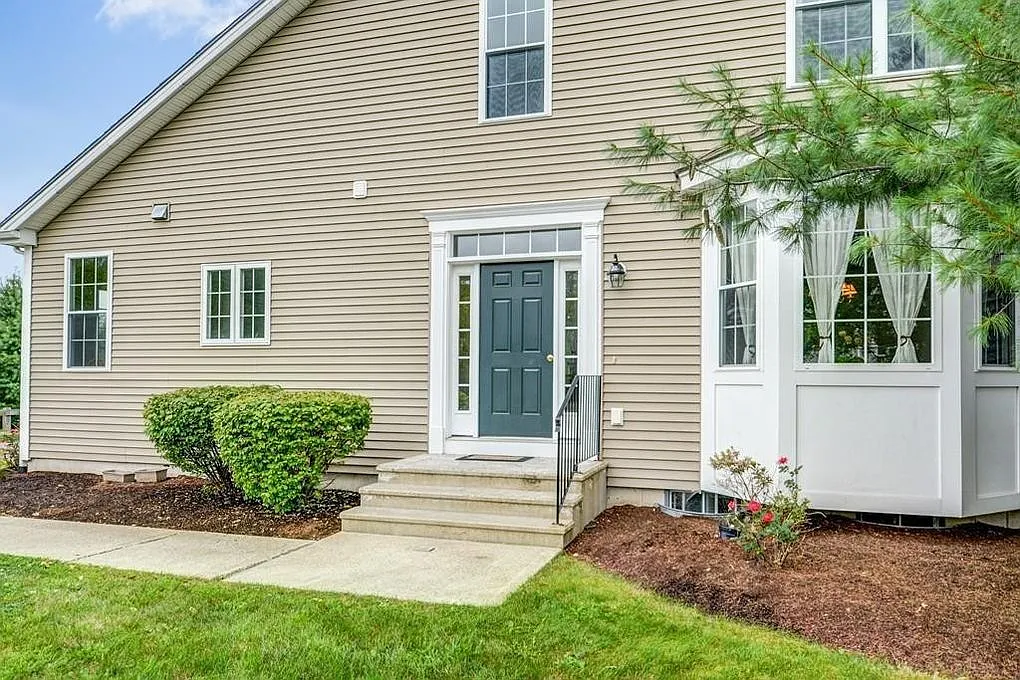 84 Buttercup Ln — Photo 1