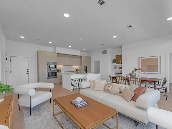 2209 S 1st St #403, Austin, TX 78704