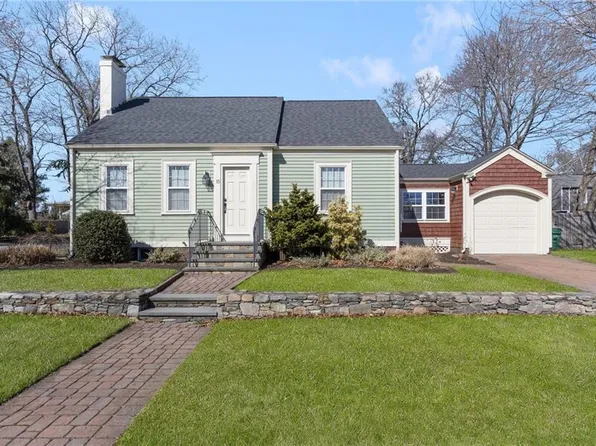 15 Willing Ave, Warwick, RI 02888