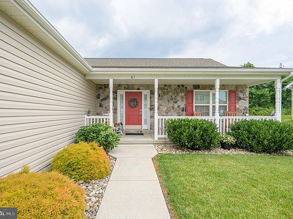 3rd image of 61 Twickenham Dr