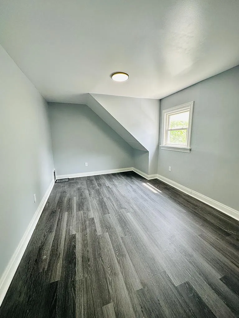 716 5th Ave photo 1