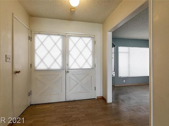 4th image of 510 Park Way E