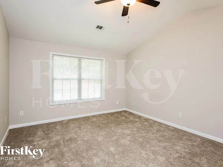 2410 Kirkstone Dr — Photo 10