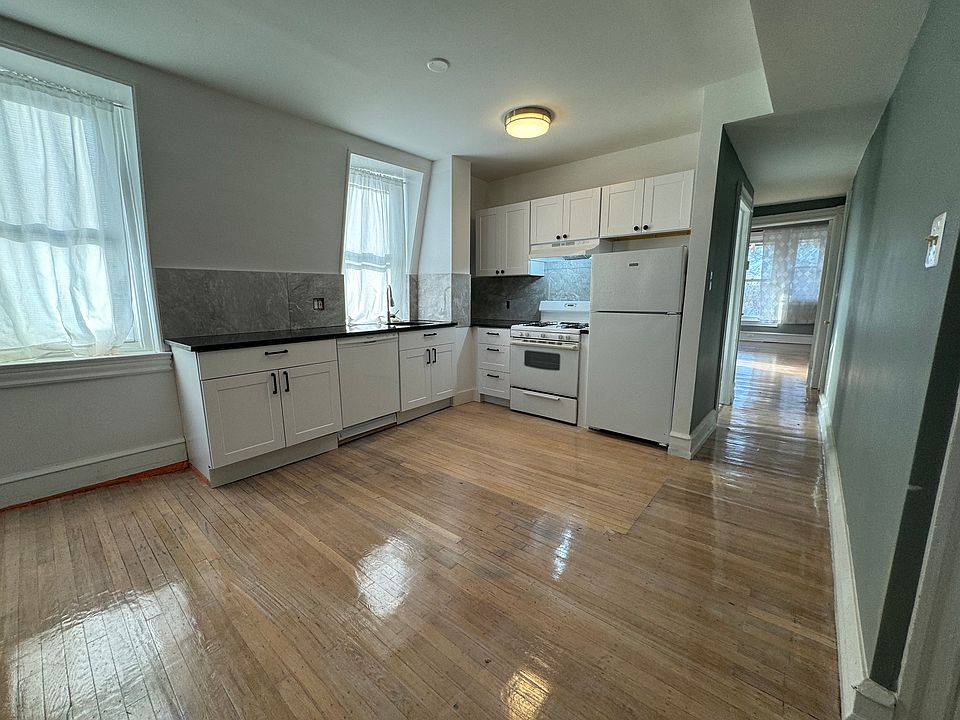 1st image of 423 S 51st St Floor 3