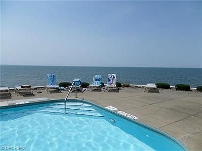 4th image of 313 Grand Hbr