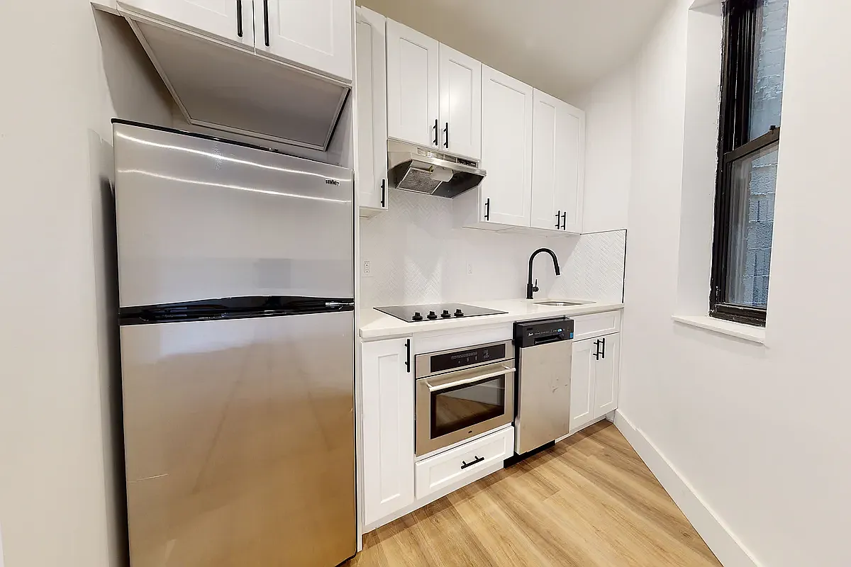 Building Photo - 2785 Broadway #5A