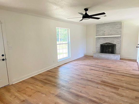 2nd image of 209 La Jodepa St