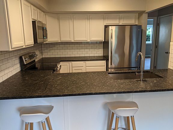 5th image of 2877 Cranston Dr