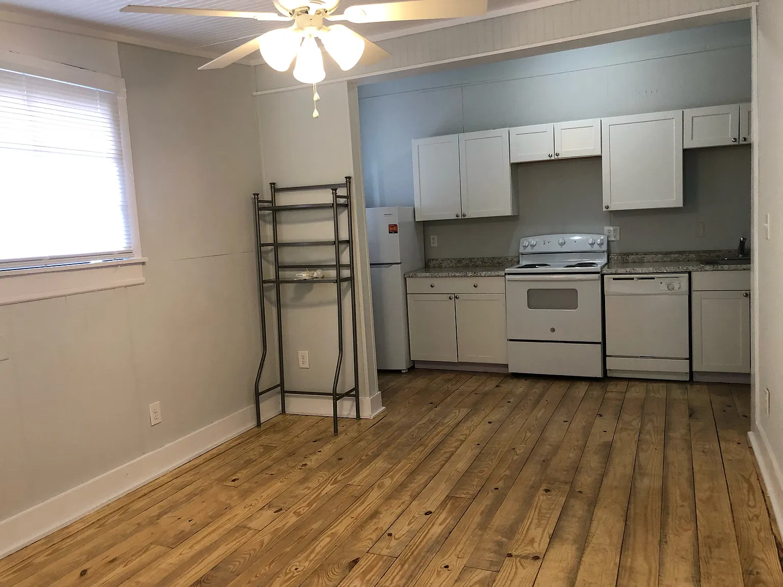 2 bed, 692 sqft, $1,000 — Photo 4