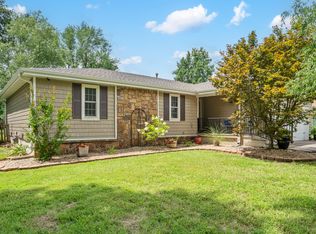 1120 E Oak Tree Lane, Springfield, MO 65810