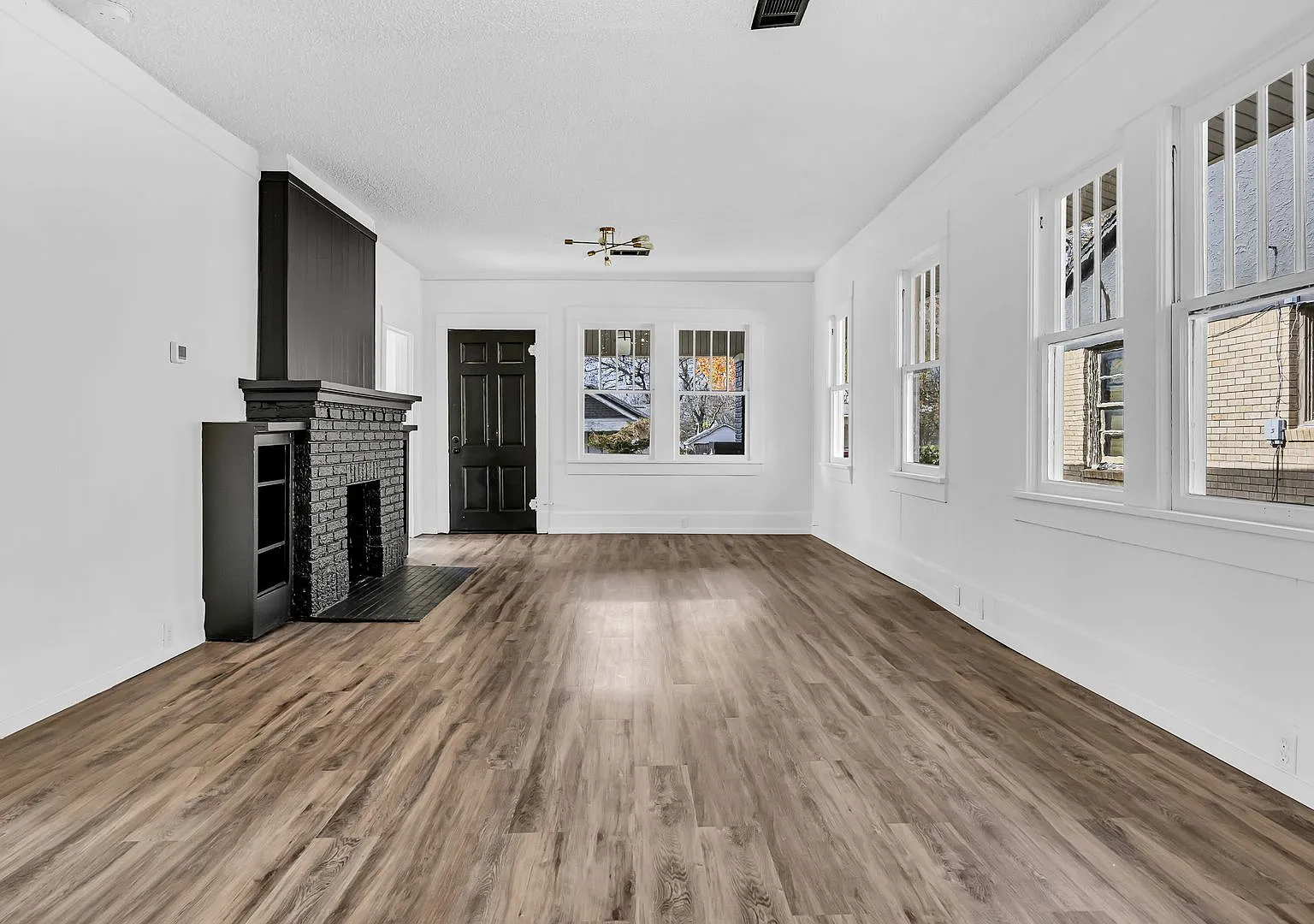 2 Bedroom 2 Bath — Photo 4