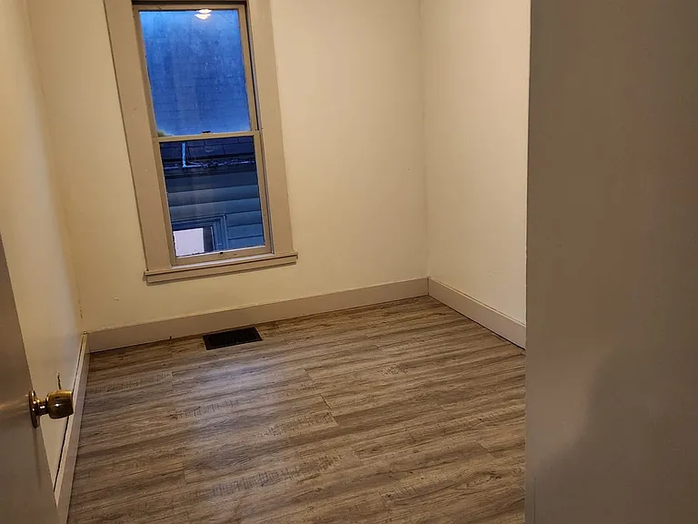 647 Linden St — Photo 11