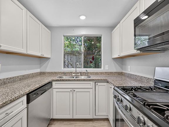 5th image of 1675 Vernon St Unit 42