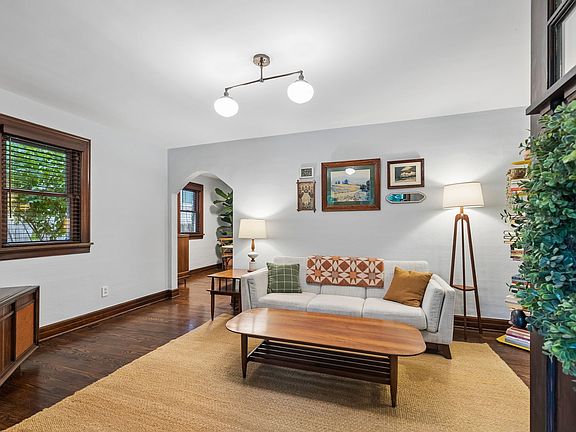 4th image of 920 Carolyn Ave