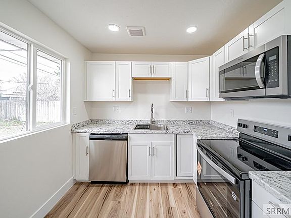 3rd image of 201 Alpine Dr