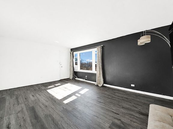 4th image of 8020 S Pulaski Rd #3W