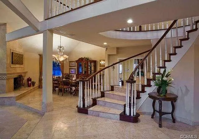 5 bed, 5579 sqft, $15,500 — Photo 2