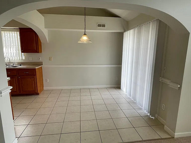 8221 N Annsbury Cir #10 — Photo 8