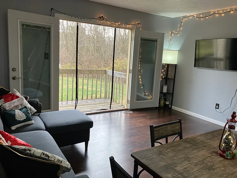 526 E Graham Pl — Photo 15